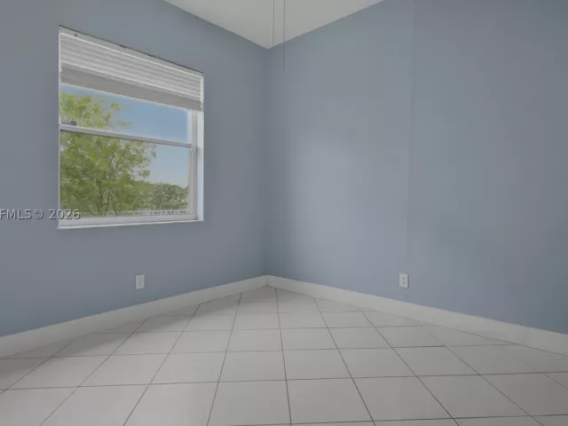 Продажа дома по адресу 1101 NW 180th Ave - фото 9308951
