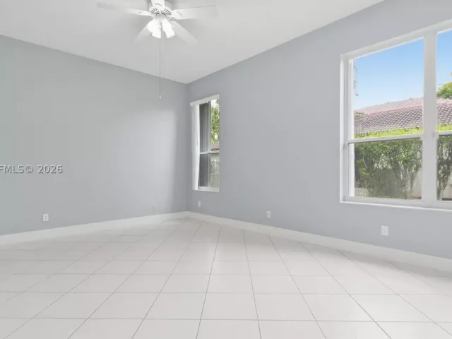 Продажа дома по адресу 1101 NW 180th Ave - фото 9308952