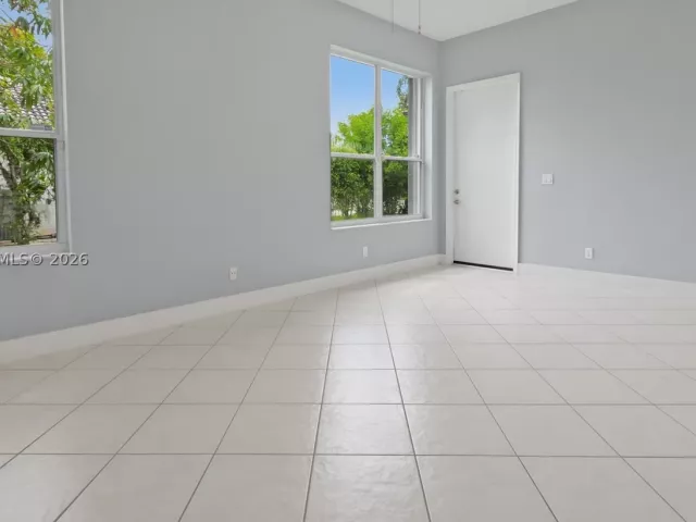 Продажа дома по адресу 1101 NW 180th Ave - фото 9308956