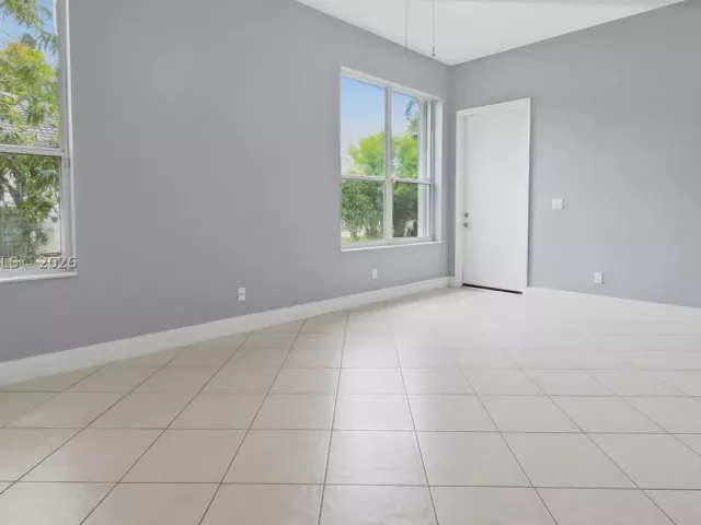 Продажа дома по адресу 1101 NW 180th Ave - фото 9308957