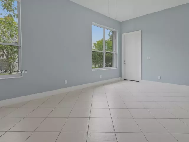Продажа дома по адресу 1101 NW 180th Ave - фото 9308958