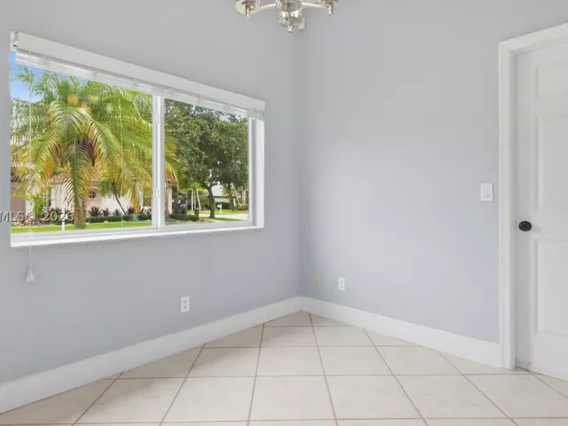 Продажа дома по адресу 1101 NW 180th Ave - фото 9308925