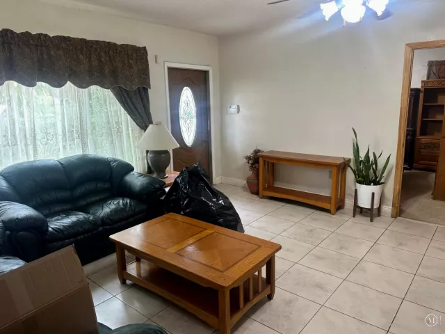 Продажа дома по адресу 1631 NE 157th Terrace - фото 9357589