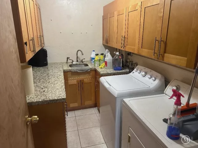 Продажа дома по адресу 1631 NE 157th Terrace - фото 9357599
