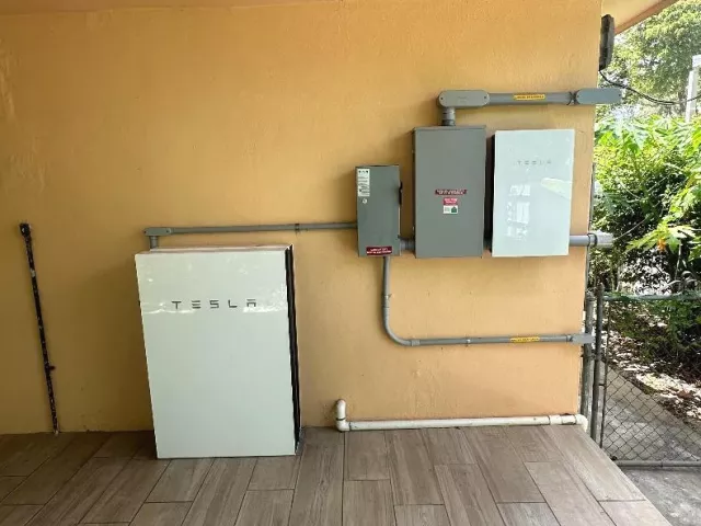 Продажа дома по адресу 1631 NE 157th Terrace - фото 9357610