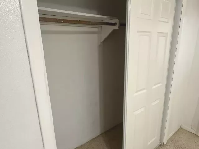 Продажа дома по адресу 1631 NE 157th Terrace - фото 9357613