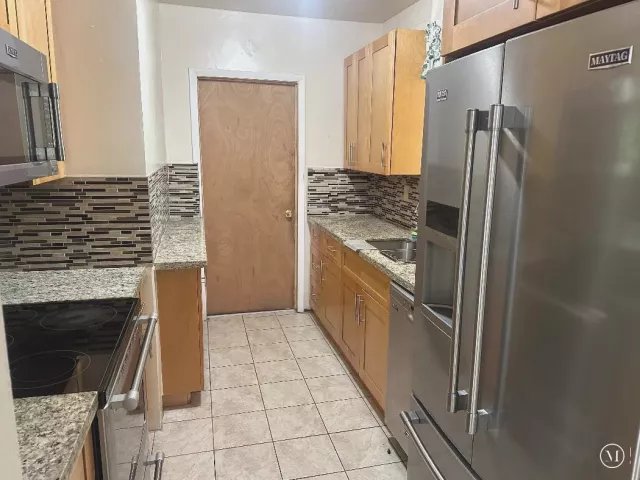 Продажа дома по адресу 1631 NE 157th Terrace - фото 9357621
