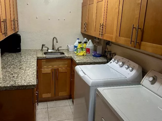 Продажа дома по адресу 1631 NE 157th Terrace - фото 9357623