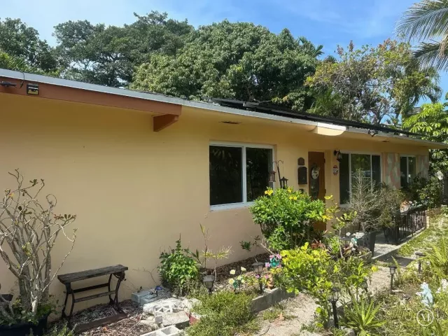 Продажа дома по адресу 1631 NE 157th Terrace - фото 9357579