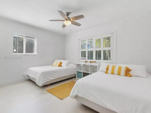 Продажа дома по адресу 301 Hampton Ln - фото 7658022