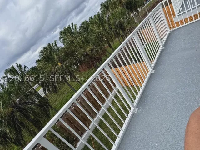 Продажа дома по адресу 663 SE 13th St Cir - фото 8914109