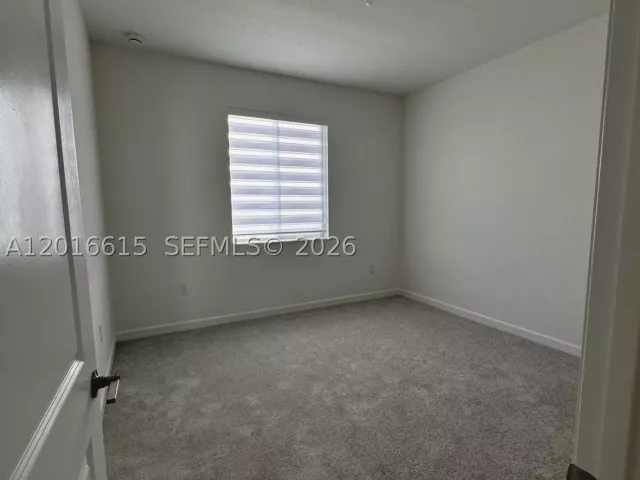 Продажа дома по адресу 663 SE 13th St Cir - фото 8914116