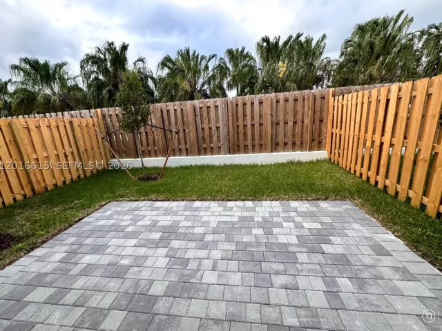 Продажа дома по адресу 663 SE 13th St Cir - фото 8914123