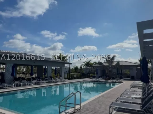 Продажа дома по адресу 663 SE 13th St Cir - фото 8914125
