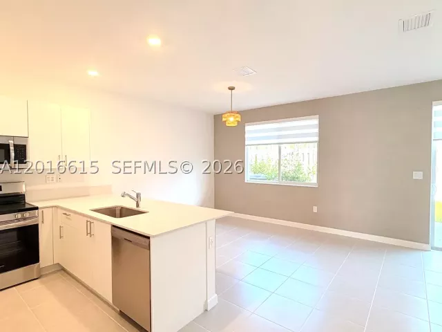 Продажа дома по адресу 663 SE 13th St Cir - фото 8914096