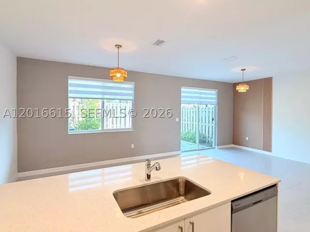 Продажа дома по адресу 663 SE 13th St Cir - фото 8914098