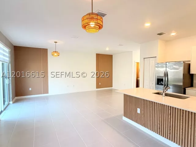 Продажа дома по адресу 663 SE 13th St Cir - фото 8914100