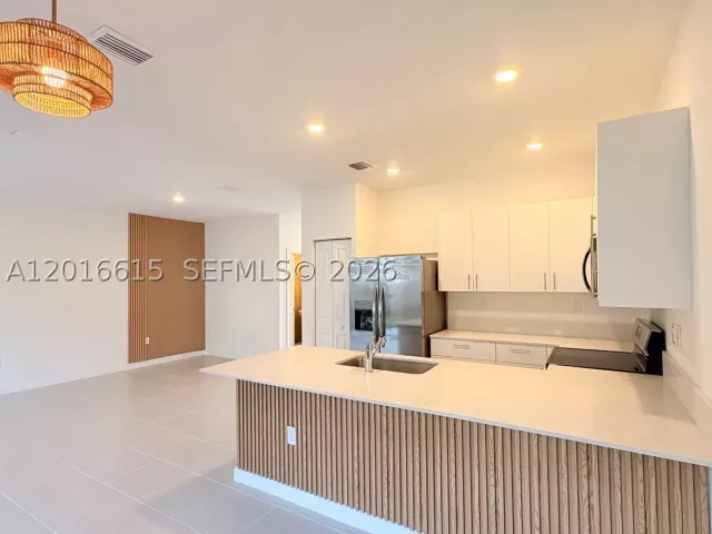 Продажа дома по адресу 663 SE 13th St Cir - фото 8914101