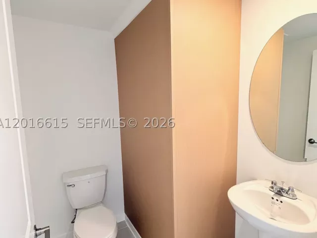 Продажа дома по адресу 663 SE 13th St Cir - фото 8914103