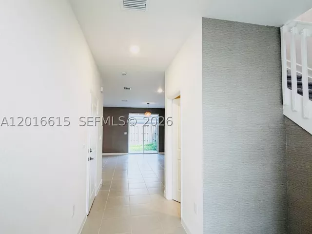 Продажа дома по адресу 663 SE 13th St Cir - фото 8914107