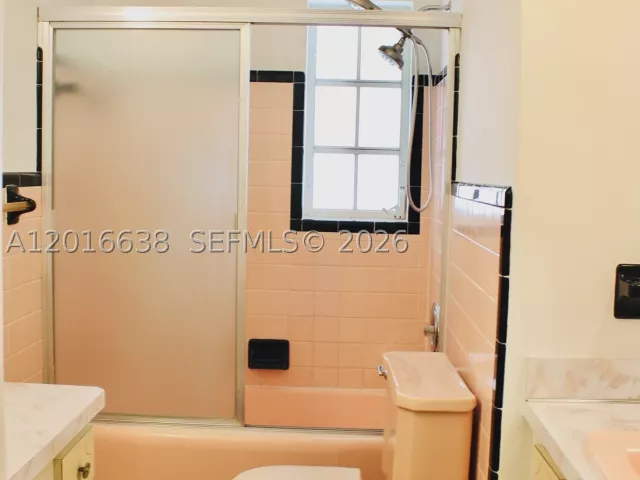 Продажа дома по адресу 4870 SW 6th St - фото 8918340