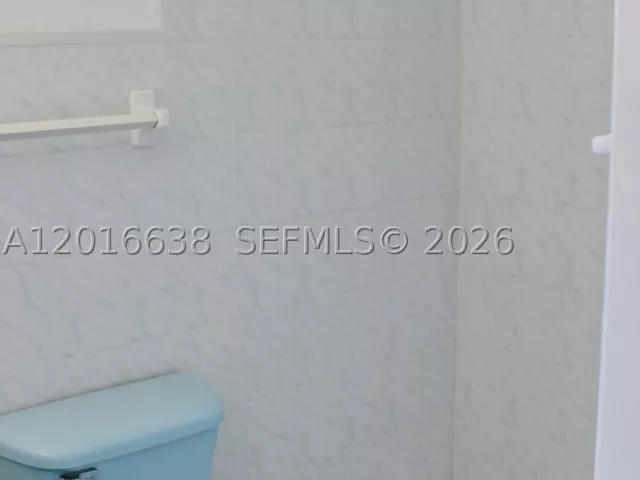 Продажа дома по адресу 4870 SW 6th St - фото 8918344