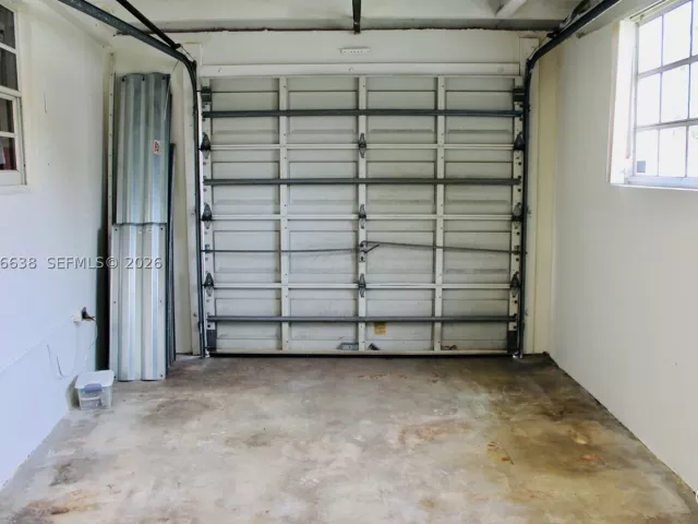 Продажа дома по адресу 4870 SW 6th St - фото 8918348
