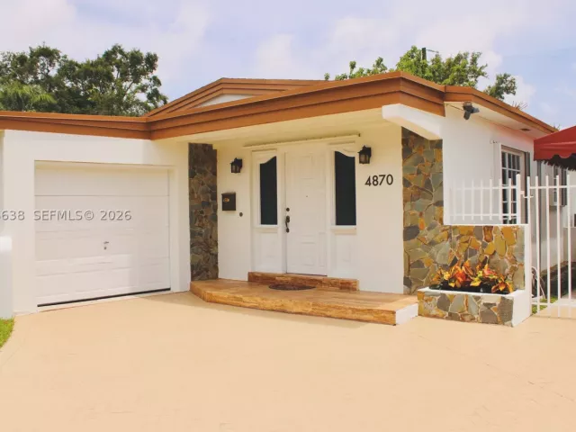Продажа дома по адресу 4870 SW 6th St - фото 8918331