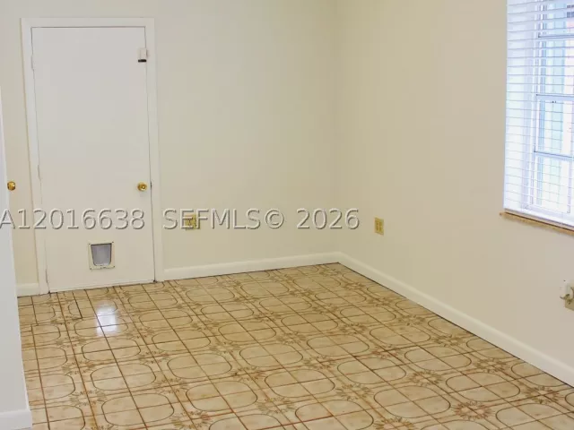 Продажа дома по адресу 4870 SW 6th St - фото 8918334