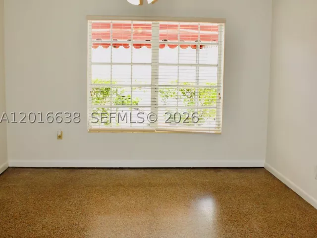 Продажа дома по адресу 4870 SW 6th St - фото 8918336