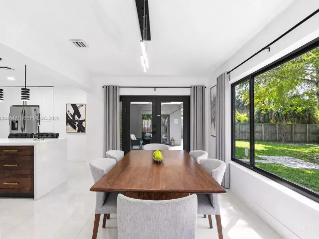 Продажа дома по адресу 400 NW 30th Ct - фото 7658533