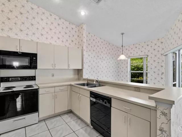 Продажа дома по адресу 10001 Country Brook Road - фото 9384281