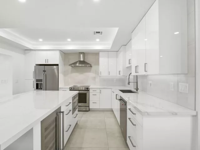 Продажа дома по адресу 120 SE 12th Court - фото 8930309