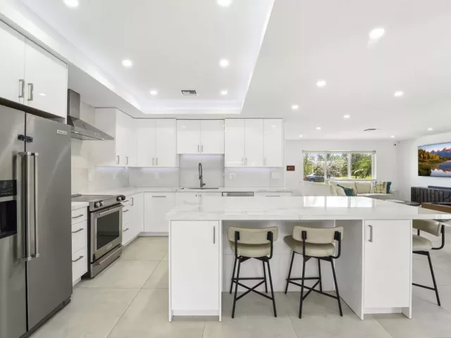 Продажа дома по адресу 120 SE 12th Court - фото 8930314