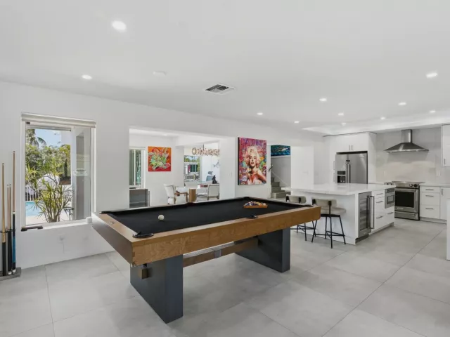 Продажа дома по адресу 120 SE 12th Court - фото 8930315