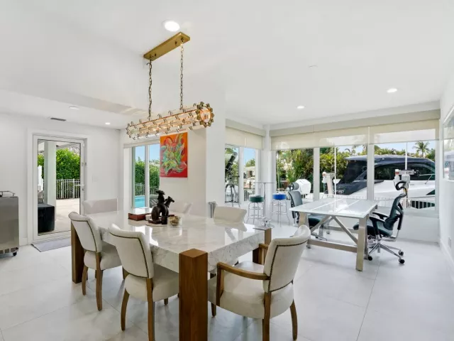 Продажа дома по адресу 120 SE 12th Court - фото 8930316