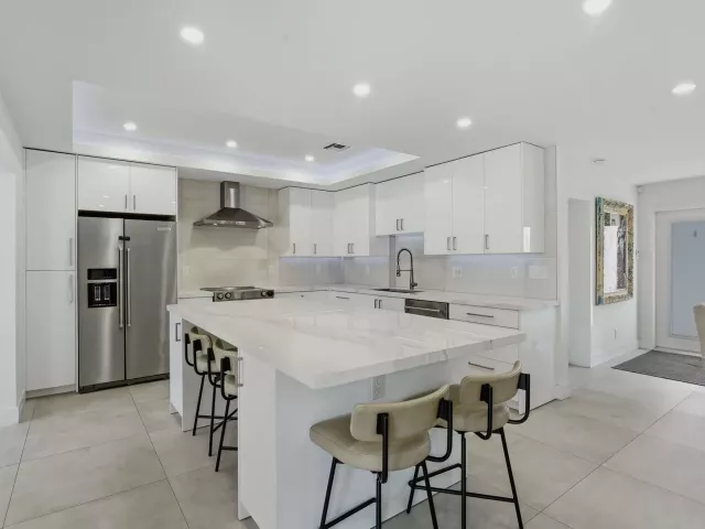 Продажа дома по адресу 120 SE 12th Court - фото 8930317