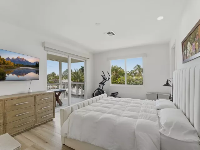 Продажа дома по адресу 120 SE 12th Court - фото 8930320