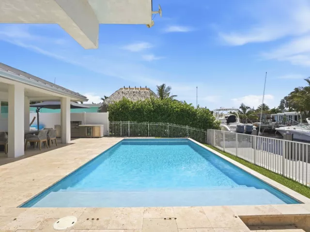 Продажа дома по адресу 120 SE 12th Court - фото 8930303