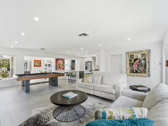 Продажа дома по адресу 120 SE 12th Court - фото 8930304