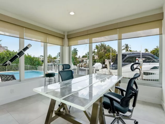 Продажа дома по адресу 120 SE 12th Court - фото 8930306
