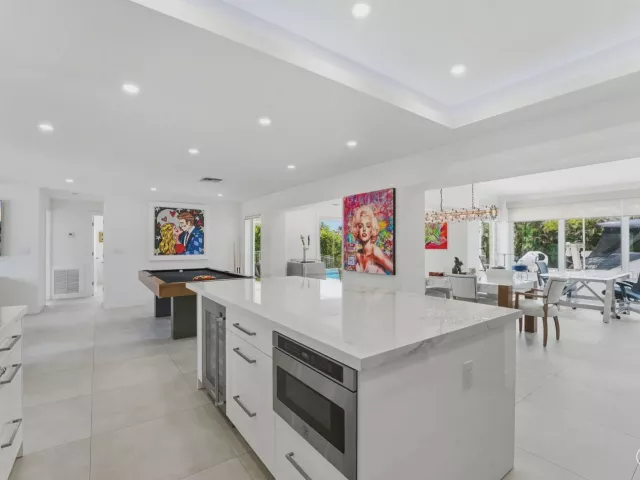 Продажа дома по адресу 120 SE 12th Court - фото 8930307