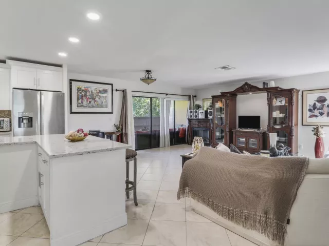 Продажа дома по адресу 3336 Ave Villandry - фото 8883531