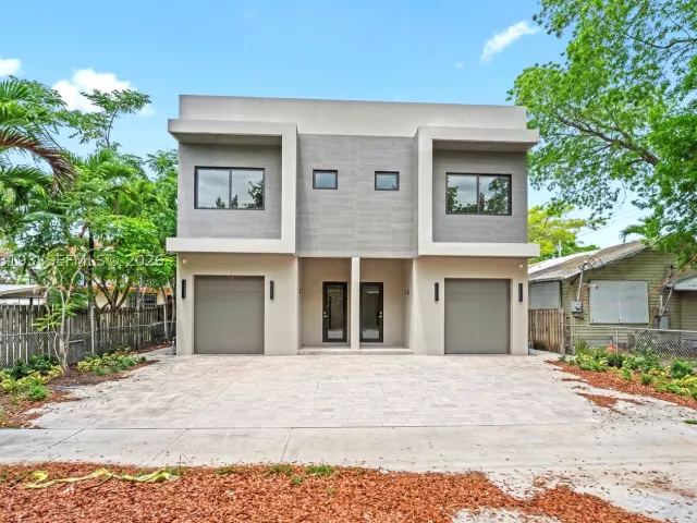 Продажа дома по адресу 2360 SW 32nd Ave Right - фото 8910739
