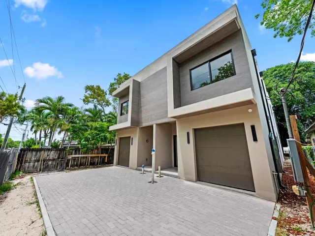 Продажа дома по адресу 2360 SW 32nd Ave Right - фото 8910740