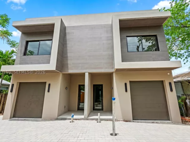 Продажа дома по адресу 2360 SW 32nd Ave Right - фото 8910741