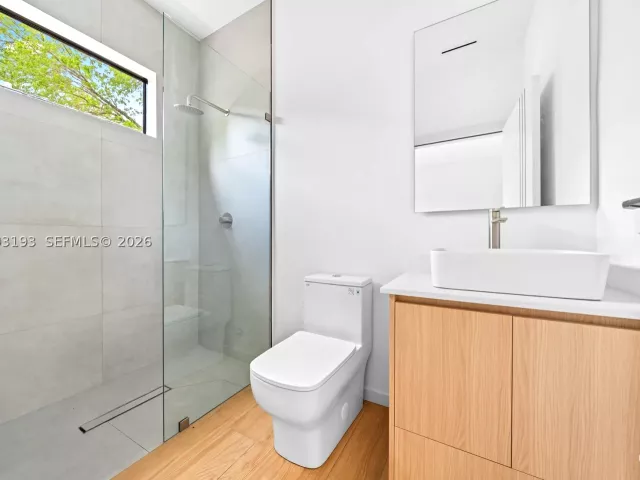 Продажа дома по адресу 2360 SW 32nd Ave Right - фото 8910745