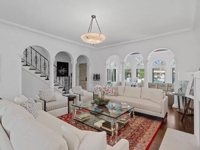 Продажа дома по адресу 112 Roosevelt Place - фото 9041525