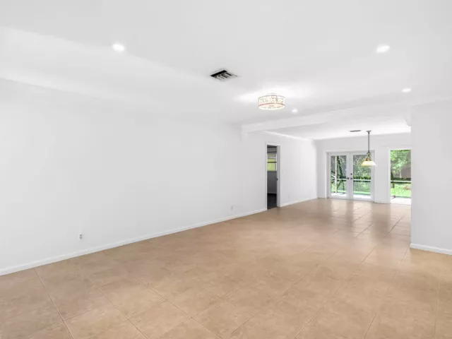 Продажа дома по адресу 201 Del Rio Boulevard - фото 9039234