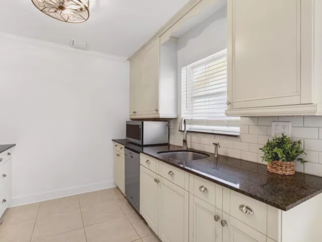 Продажа дома по адресу 201 Del Rio Boulevard - фото 9039240